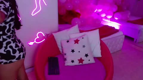 Snapshot of little_paulette chatting on 22, 11, 2025 Paulette online show from 22, 11, 2025