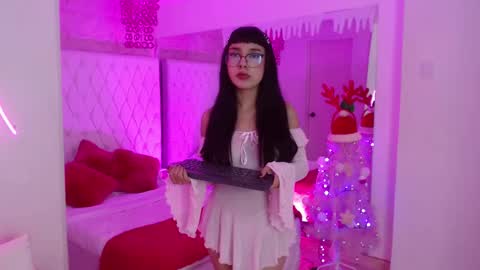 Snapshot of little_paulette chatting on 16, 12, 2025 Paulette online show from 16, 12, 2025