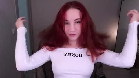 Snapshot of little_pretty_woman chatting on 8, 5, 2026 little_pretty_woman online show from 8, 5, 2026