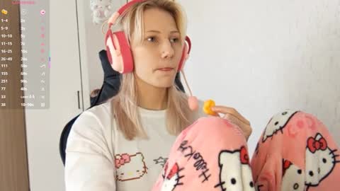 Snapshot of little_soyia chatting on 4, 10, 2025 Lana online show from 4, 10, 2025