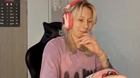 Snapshot of little_soyia chatting on 8, 10, 2025 Lana online show from 8, 10, 2025