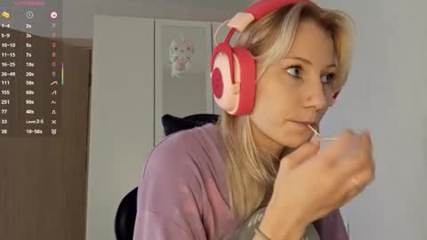 Snapshot of little_soyia chatting on 10, 10, 2025 Lana online show from 10, 10, 2025