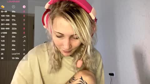 Snapshot of little_soyia chatting on 22, 10, 2025 Lana online show from 22, 10, 2025