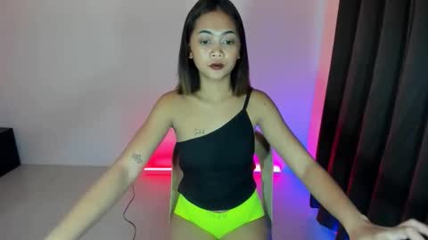 Snapshot of little_sunshine18 chatting on 22, 3, 2026 shine online show from 22, 3, 2026