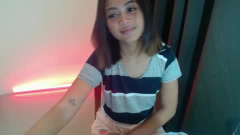 Snapshot of little_sunshine18 chatting on 27, 4, 2026 shine online show from 27, 4, 2026