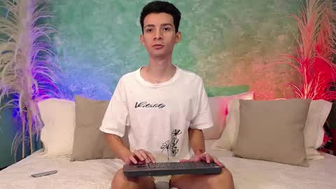 Snapshot of little_twiink chatting on 17, 2, 2025 Juan Ferrer online show from 17, 2, 2025