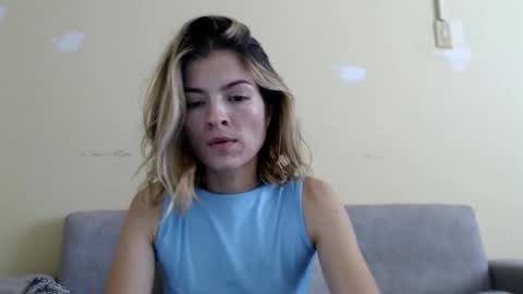Snapshot of littlebell44 chatting on 9, 4, 2026 sofia online show from 9, 4, 2026