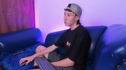 Snapshot of littledanny_ chatting on 21, 4, 2026 DANNY online show from 21, 4, 2026