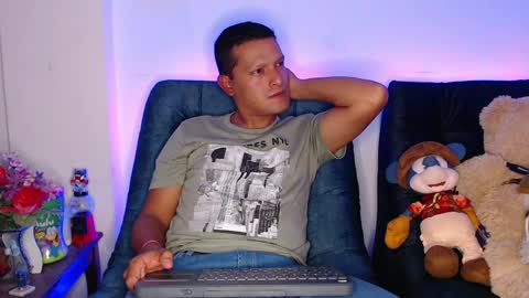 Snapshot of littledicklatin chatting on 3, 4, 2026 Manu online show from 3, 4, 2026