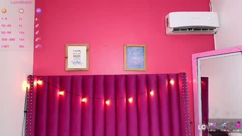 Snapshot of littlee_emilyy_ chatting on 24, 1, 2025 Emily  online show from 24, 1, 2025