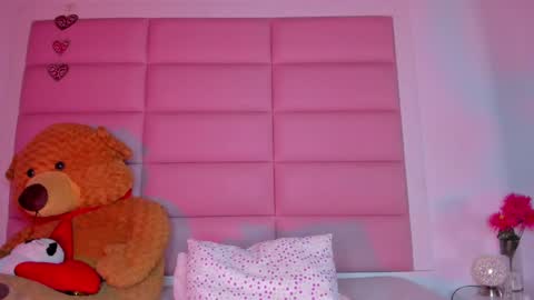 littlee_emma_ online show from 2, 2, 2025