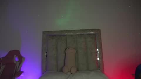 Snapshot of littlee_emma_ chatting on 27, 5, 2026 littlee_emma_ online show from 27, 5, 2026