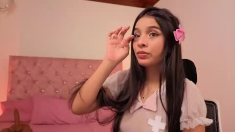 Snapshot of littlee_sweet_18 chatting on 8, 5, 2026 Danna online show from 8, 5, 2026