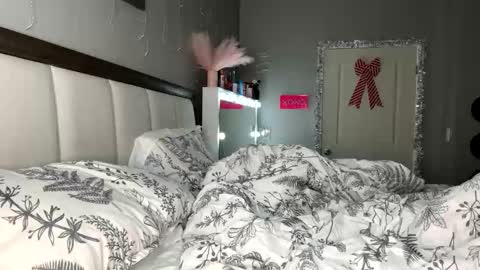 Snapshot of littleemommaa23 chatting on 28, 1, 2025 LittleMomma online show from 28, 1, 2025
