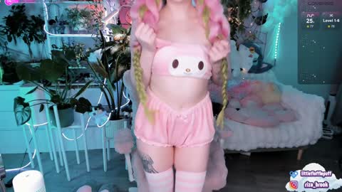 Snapshot of littleflufflepuff chatting on 4, 12, 2024 Riza Riri Puff  online show from 4, 12, 2024