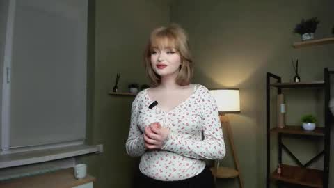 Snapshot of littleglow chatting on 19, 2, 2026 Christie online show from 19, 2, 2026