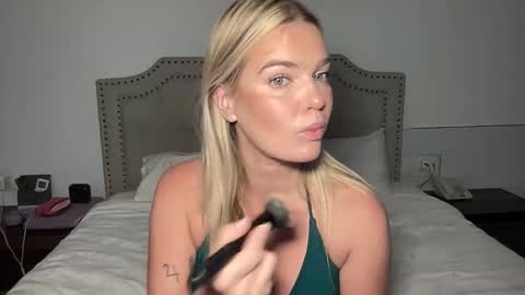 Marciabrady online show from 12, 11, 2025