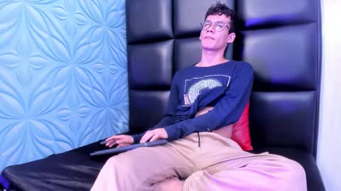 Snapshot of littlemax23 chatting on 10, 9, 2025 MAX online show from 10, 9, 2025