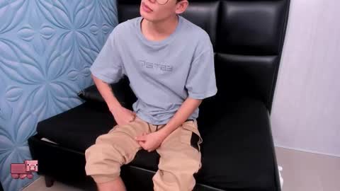 Snapshot of littlemax23 chatting on 21, 9, 2025 MAX online show from 21, 9, 2025