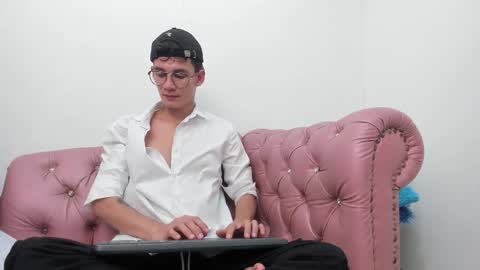 Snapshot of littlemax23 chatting on 15, 10, 2025 MAX online show from 15, 10, 2025