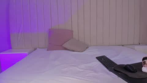 im olivia IG littleolivia01 online show from 4, 2, 2025