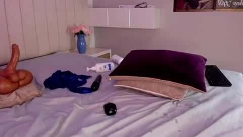 Snapshot of littleoliviia_ chatting on 30, 4, 2026 im olivia IG littleolivia01 online show from 30, 4, 2026