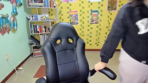 Mia  Wednesday to Sunday 730 am to 1030 am Colombian Hour D online show from 1, 3, 2025