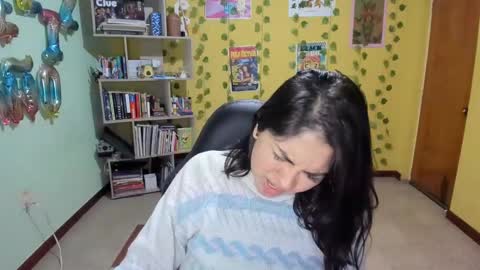 Mia  Wednesday to Sunday 730 am to 1030 am Colombian Hour D online show from 10, 3, 2025