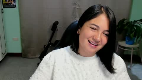 Mia  Wednesday to Sunday 730 am to 1030 am Colombian Hour D online show from 15, 10, 2025