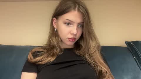 Snapshot of littleprincess3000 chatting on 8, 4, 2026 littleprincess3000 online show from 8, 4, 2026