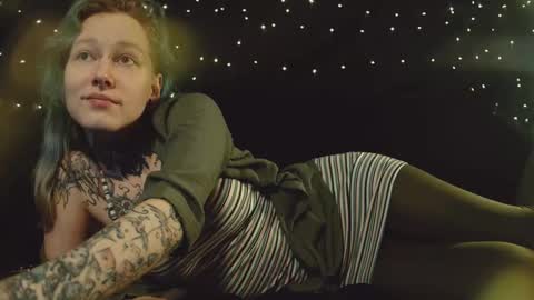 Niki  free tg channel with some photos gifs and info about streams  online show from 15, 12, 2025