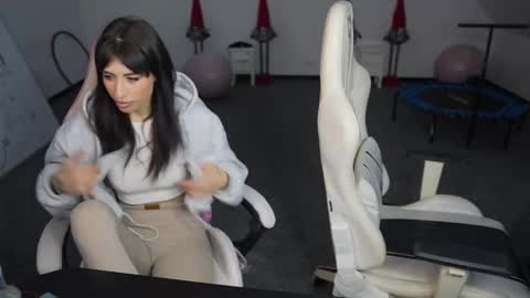 Snapshot of livehub054 chatting on 16, 12, 2025 Sheryl online show from 16, 12, 2025