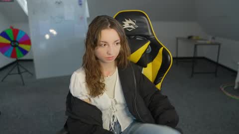 Snapshot of livehub054 chatting on 6, 4, 2026 Sheryl online show from 6, 4, 2026