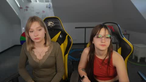 Snapshot of livehub054 chatting on 10, 4, 2026 Sheryl online show from 10, 4, 2026