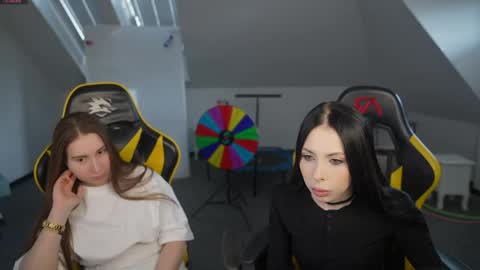 Snapshot of livehub054 chatting on 12, 4, 2026 Sheryl online show from 12, 4, 2026