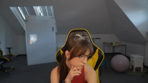 Snapshot of livehub054 chatting on 17, 4, 2026 Sheryl online show from 17, 4, 2026