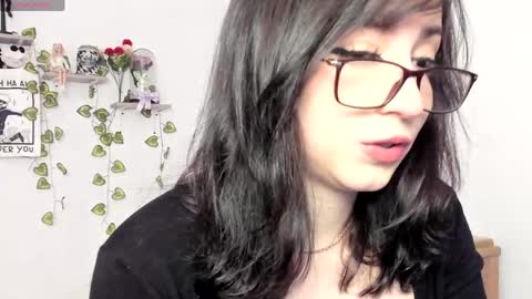 Snapshot of livemakio chatting on 18, 4, 2026 Liz online show from 18, 4, 2026