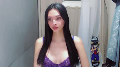 Snapshot of liviacum_ chatting on 23, 4, 2026 Lvia online show from 23, 4, 2026
