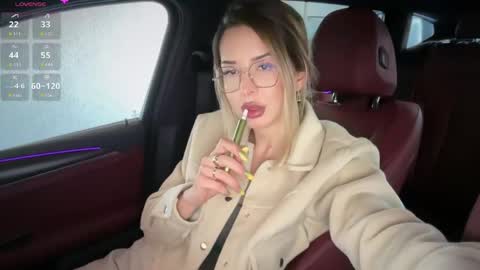 Snapshot of livmilani chatting on 15, 4, 2026 OnlyFans livia77 twitter liv20 4u online show from 15, 4, 2026