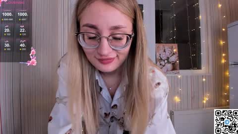 Snapshot of livyybosom chatting on 15, 1, 2025 My name is Livy Nice to meet you Thumbs up please its important online show from 15, 1, 2025