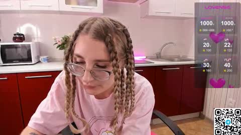 Snapshot of livyybosom chatting on 20, 11, 2025 My name is Livy Nice to meet you Thumbs up please its important online show from 20, 11, 2025