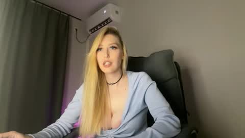 Snapshot of liya_ray chatting on 20, 10, 2025 Liya Ray online show from 20, 10, 2025
