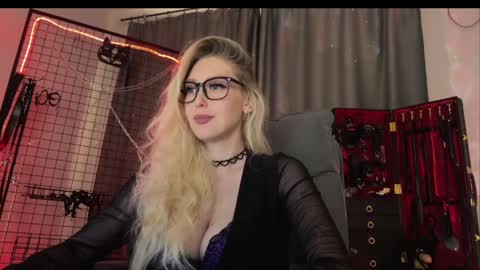 Snapshot of liya_ray chatting on 6, 4, 2026 Liya Ray online show from 6, 4, 2026