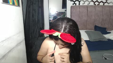 Snapshot of liza_thurner chatting on 4, 12, 2024 Liza Thurner online show from 4, 12, 2024
