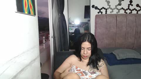 Snapshot of liza_thurner chatting on 4, 12, 2024 Liza Thurner online show from 4, 12, 2024
