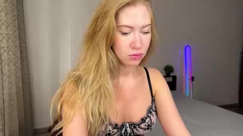 Snapshot of lizabelle_ chatting on 19, 10, 2025 Liza online show from 19, 10, 2025