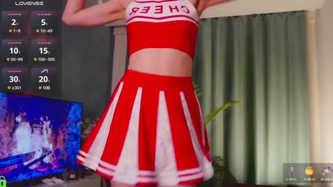 Snapshot of lizbethcoll chatting on 10, 12, 2024 Sunnheart online show from 10, 12, 2024