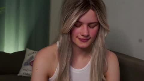 Snapshot of lizbethcoll chatting on 23, 1, 2025 Sunnheart online show from 23, 1, 2025