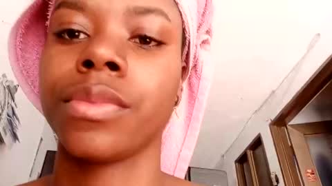 Snapshot of lizethdahyan_19 chatting on 2, 2, 2025 liz online show from 2, 2, 2025