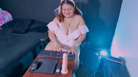 Snapshot of lizz_milf chatting on 15, 9, 2025 lizz_milf online show from 15, 9, 2025